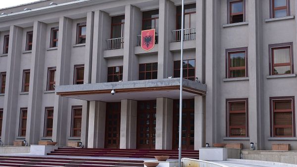Gjobitën 62 zyrtarë