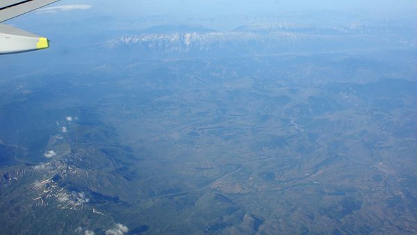 Kolonja parë nga ajri — vendlindja e poetit
