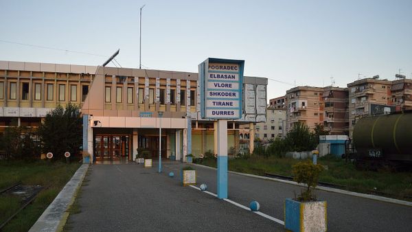 Hekurudha Durrës-Rrogozhinë merr 121 milionë euro për Korridorin VIII