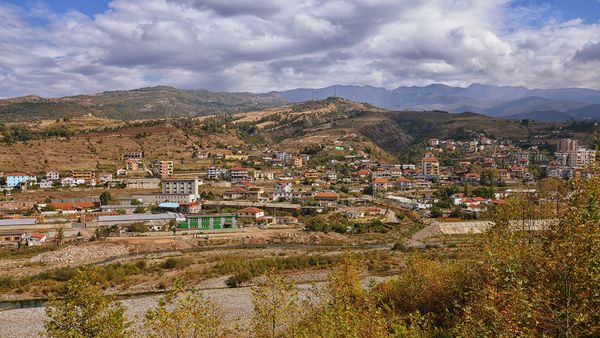 Himçi kundërshton shkrirjen e bashkive — do të zbrazen zonat rurale