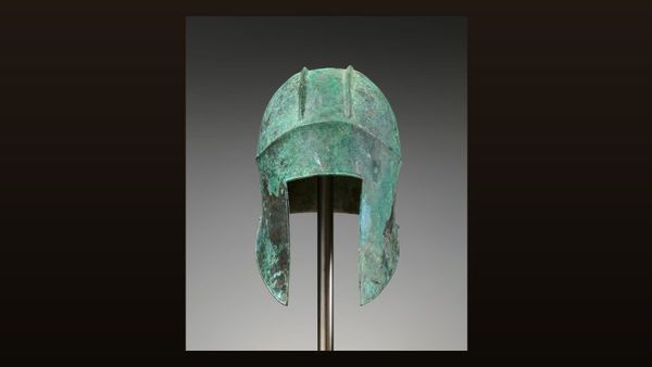 Helmetë prej bronzi e tipit ilir (rreth shek. VI–V p.e.s.), The Metropolitan Museum of Art