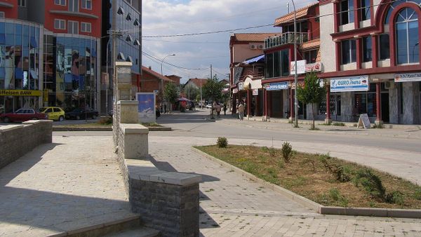 Klina jep 30 ditë afat për largimin e garazheve në Stupovi
