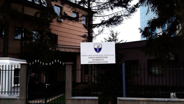 Kryeziu kërkon shkarkimin e gjyqtarëve serbë — dorëheqjet ishin politike