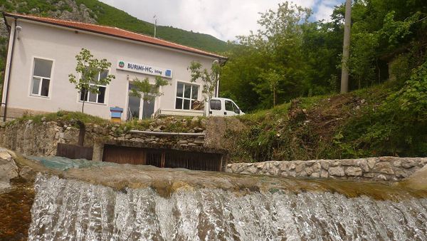 Ku rritet prodhimi i energjisë nga hidrocentralet?