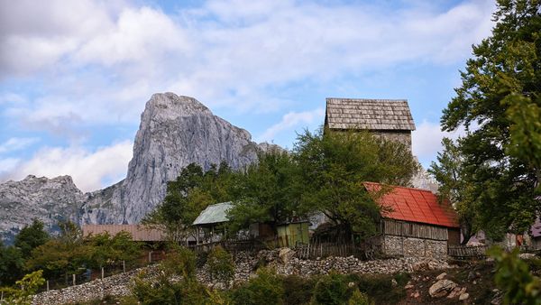 Kulla e ngujimit e Thethit, ku njeriu “në gjak” mbyllej nën mbrojtjen e Kanunit