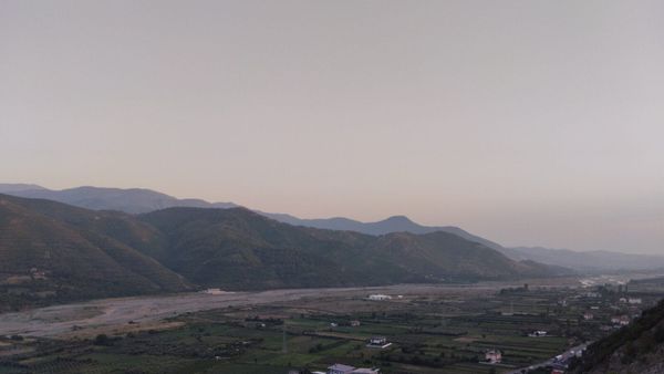 Lugina e Shkumbinit — lumi ku, sipas rrëfimit të Shqipërisë së mesme, drangoi e mbyti kulshedrën