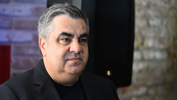 Kush ndikon në ngadalësimin e turizmit?