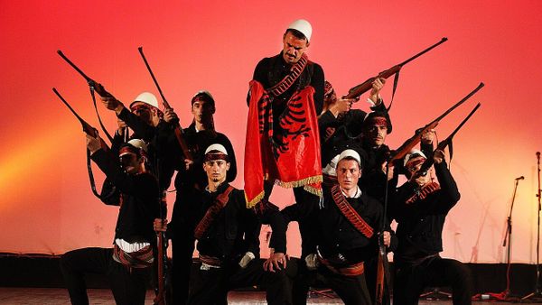 Kush përfaqësoi kulturën shqiptare në Francë?