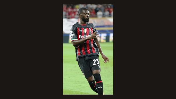 Liverpooli synon Fikayo Tomorin, Milani hap derën për shitje