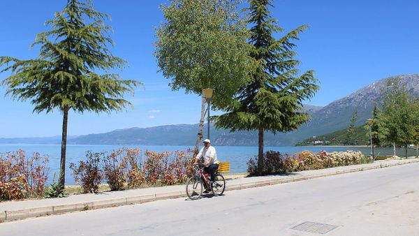 Maratona bllokon aksin Lin-Pogradec — ndalohet kalimi nga ora 18:30