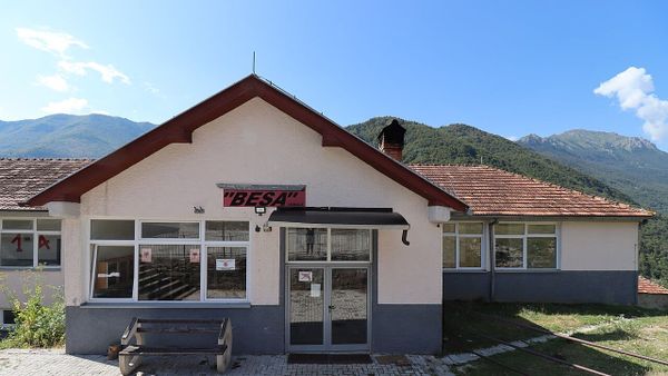 Merxhan Jakupi boton monografinë për historinë e Veshallës
