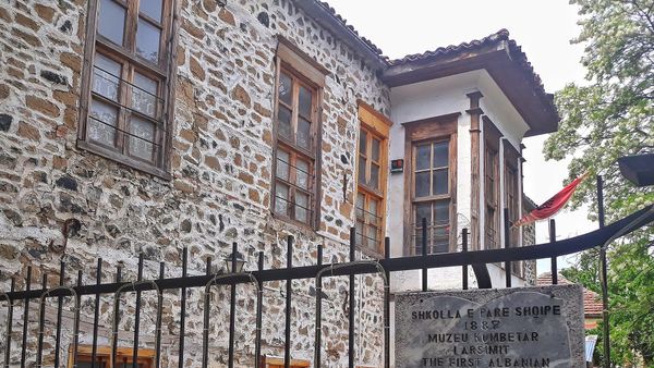 Muzeu Kombëtar i Arsimit në Korçë, në godinën ku u hap Mësonjëtorja e Parë Shqipe (1887)