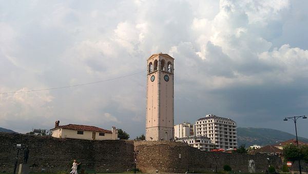 Nëna 12-vjeçare nga Elbasani kërkon ndihmë për djalin e zhdukur
