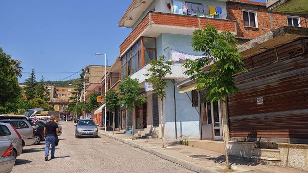Pezullohen ndërtimet në zonat turistike — afati zgjat deri më 15 shtator