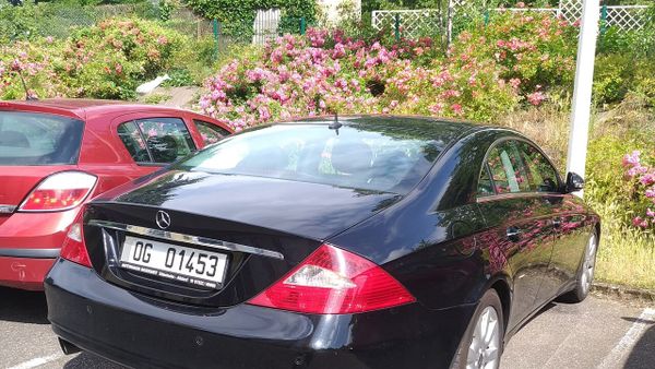 Plumbi qorr godet Mercedesin me targa gjermane në Gostivar
