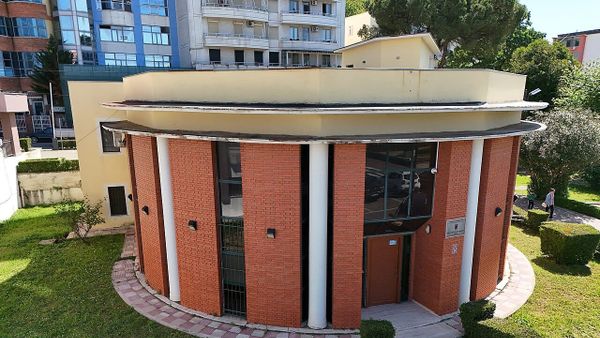 Policia e Lezhës arreston 26-vjeçarin që vidhte xhirot e 9 bizneseve