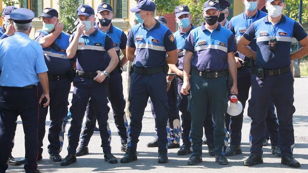 Policia ndalon gazetaren Vjolanda Peca — PD e krahason me Bjellorusinë
