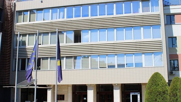 Pse Qeveria mori vendim për ndërprerjen e mandatit të kryetarit të Komunës së Bërvenicës?