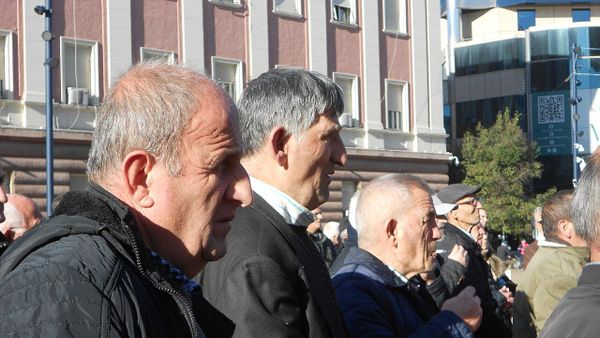 Protestuesi i bën thirrje SPAK-ut të arrestojë Ramën dhe Berishën