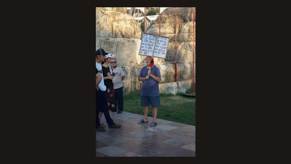 Protestuesi: Universitetet nuk hapen në shtator pa ikjen e Ramës e Berishës