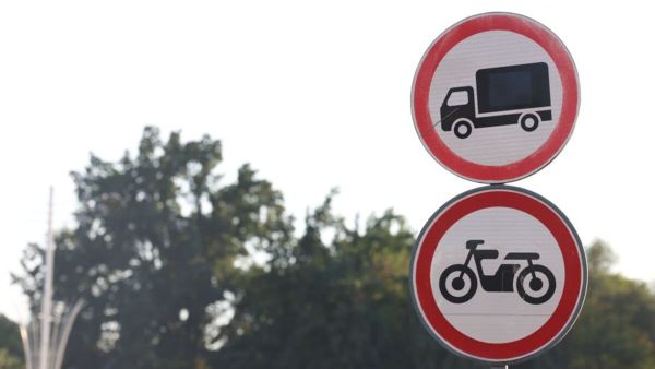 Pse u kufizua qarkullimi i kamionëve në autoudhë?