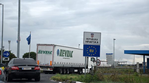 Kroacia mbyll kufirin me Serbinë që nga ora 02:00 — mërgimtarët mbeten të bllokuar
