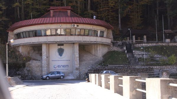 Ministri Hoxha: pompa ilegale injektuan ujë lumi në ujësjellësin e Gostivarit