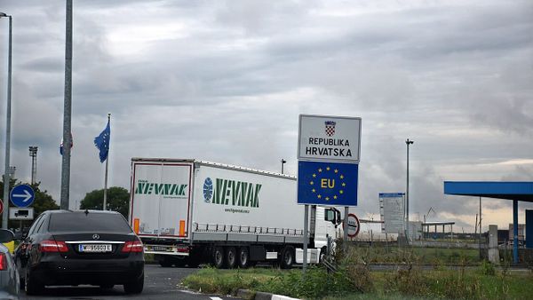 Bajakovo normalizohet pas kolonave — ambasadori i Kosovës viziton kufirin