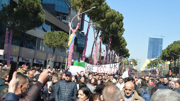 Marshimi i ditës së 42-të të protestës nis nga Bashkia e Tiranës