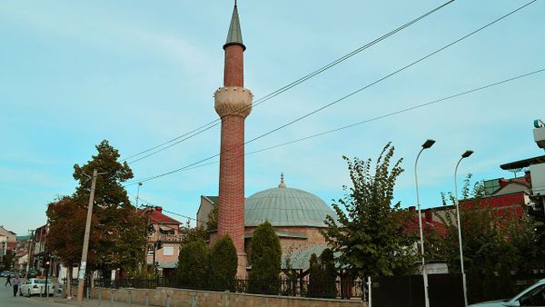 Qytetarët bllokojnë punimet e komunës te Xhamia e Llapit në Prishtinë