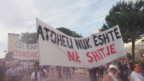Rama: pakënaqësia me administratën publike nxit protestat në bulevard