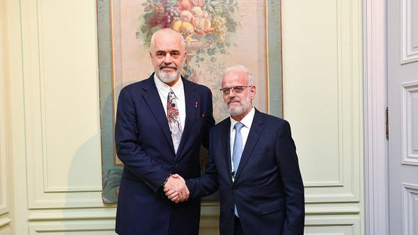 Rama premton pagë si të NATO-s për ushtarakët