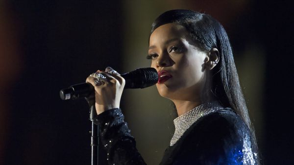 Rihanna gjatë një koncerti