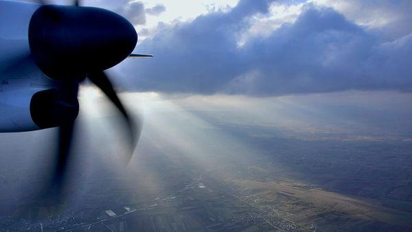 Rreth 60 avionë ulen sot në Prishtinë me mërgimtarë për verë