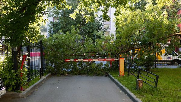Rrugët e Shkupit mbeten të bllokuara dy ditë pas stuhisë