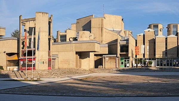 Sarë Gjergji boton monografi letrare për poetin Isak Ahmeti