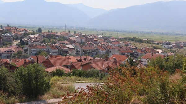 Shoferi pa patentë del nga rruga në Koçan — plagoset rëndë pasagjeri