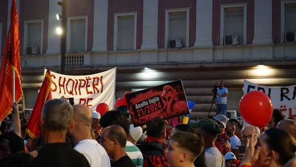 Si e mbështet diaspora revolucionin e protestuesve?