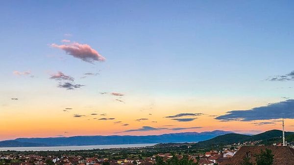 Struga zgjat orarin e lokaleve deri në orën 2 ose 3 të mëngjesit