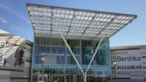 Sulmohet një parfumeri në Tiranë — dëmi arrin në 20 mijë euro