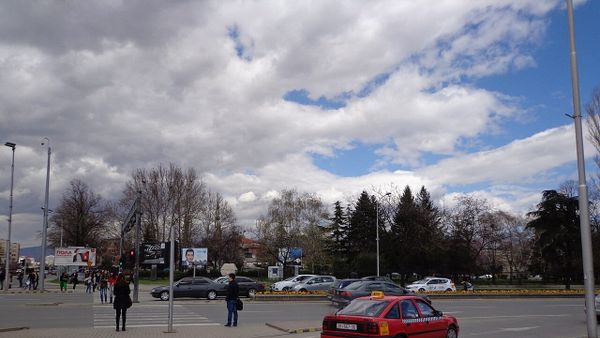 Taksisti sulmon fizikisht kolegun në rrugën 'Goce Dellçev'