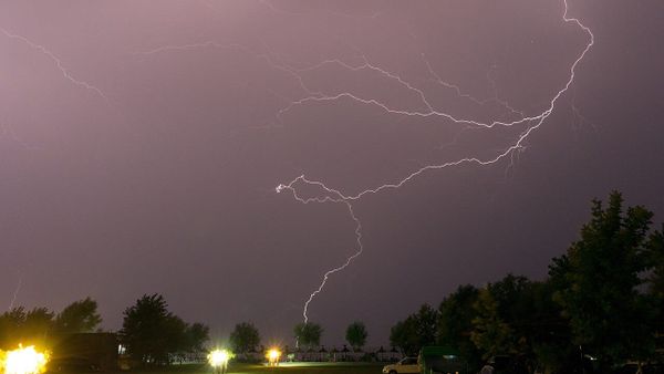 Të mërkurën shi e shtrëngata në veri, era deri në 16 m/s në bregdet
