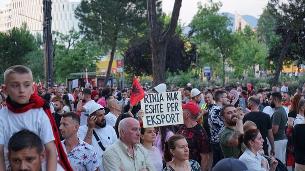Kush po e udhëheq 'mrekullinë' e protestave sipas Berishës?