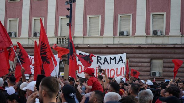 Marshimi i protestës së 37-të mbush arteriet kryesore të Tiranës