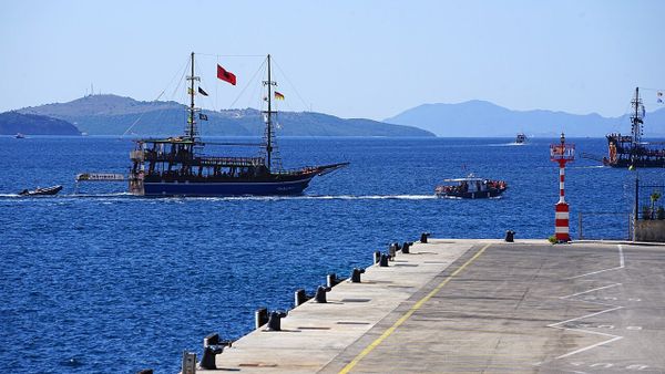 Pse Metin Izeti kërkon bukurinë te shpirti, jo te materia?