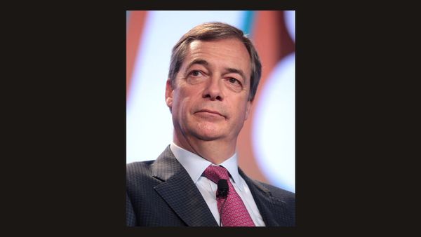 Pse Britania shtërngon rregullat për donacionet politike?