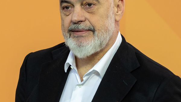 Pse dorëheqja e paralajmëruar e Aleksandër Vuçiqit po cilësohet si kurth?