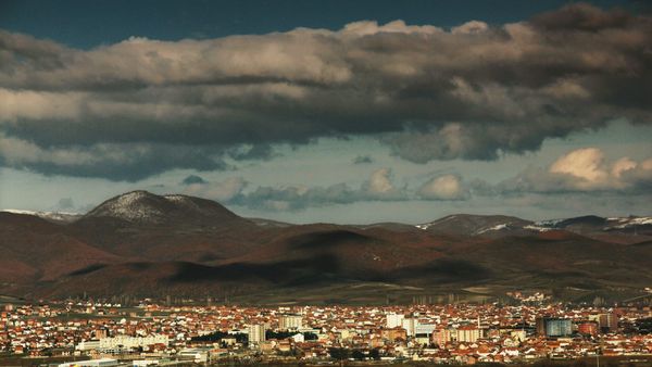 Pamje e qytetit të Vushtrrisë, ku Prokuroria Speciale ngriti aktakuzë për krime lufte ndaj civilëve të vrarë më 1999.