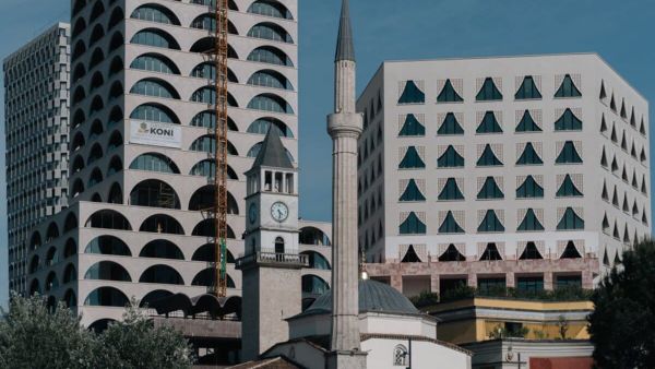 Pse po varet ekonomia shqiptare nga sektori i ndërtimit?