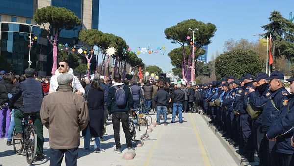 Pse protesta e 31-të mbylli me 'Nesër më shumë'?